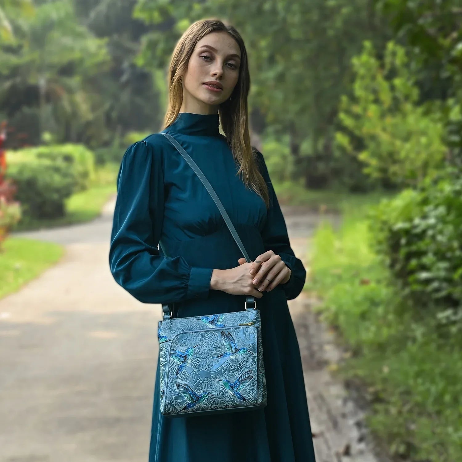 Crossbody Bag with Front Zip Organizer – Hummingbird Blue